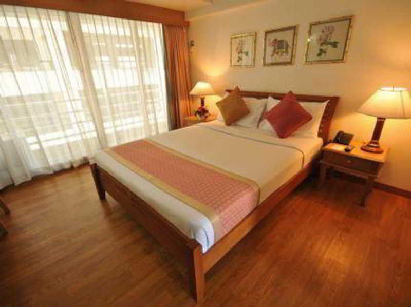 होटल Samran Place 3*
